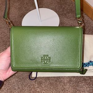 **Green Thea Flat Wallet Tory Burch Crossbody